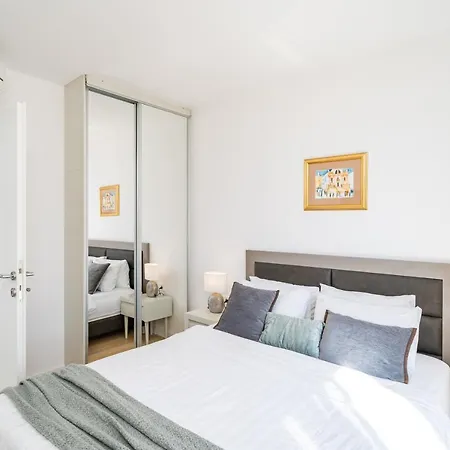 Crown - Emerald 1 Bd דירה *